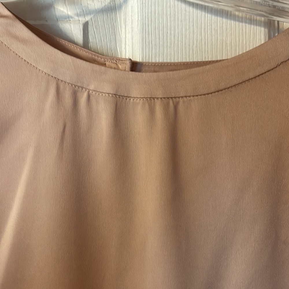 Pink, silky top - Picture 4 of 4